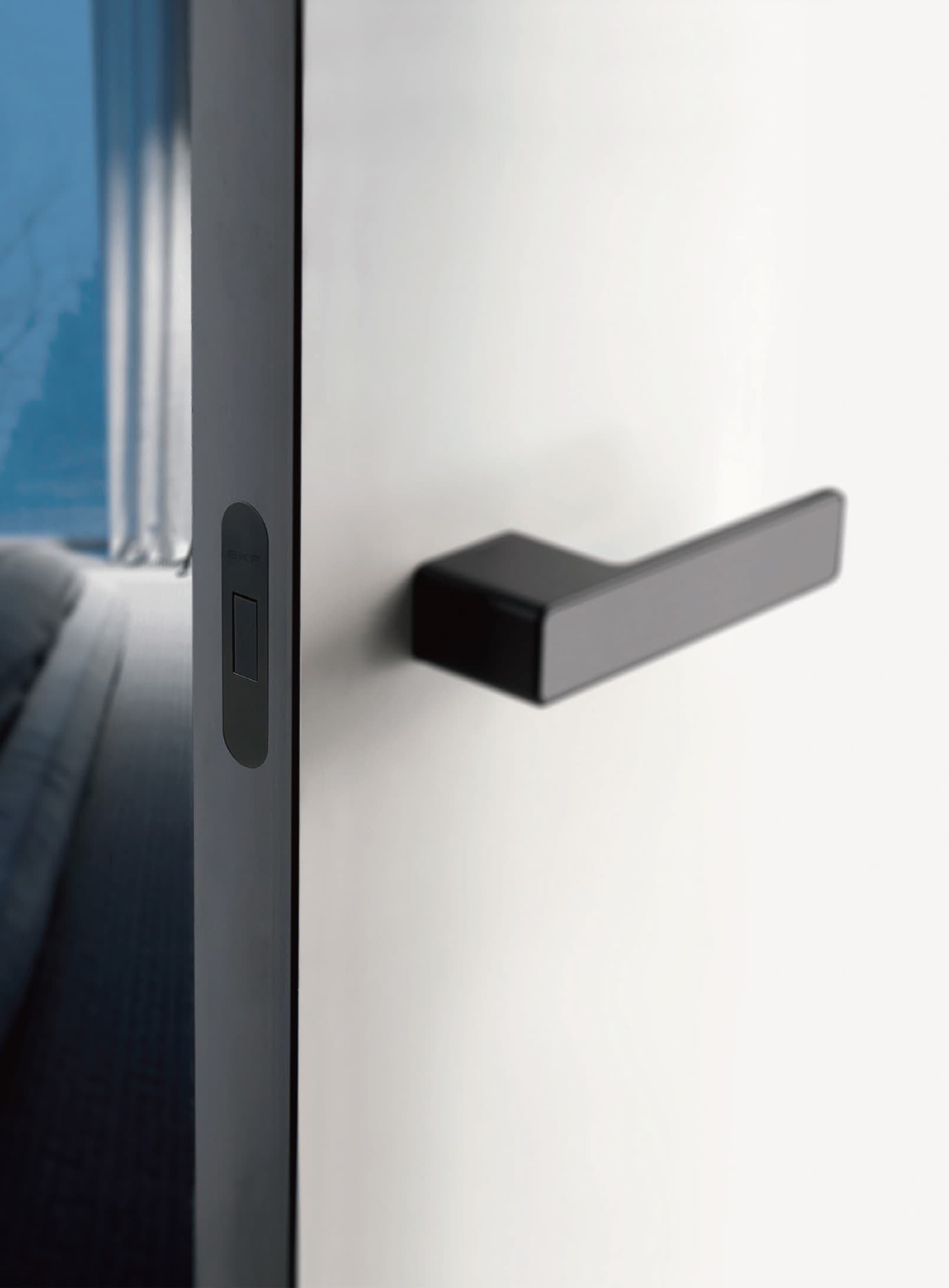 Minimal-door Magnetic Lockbody